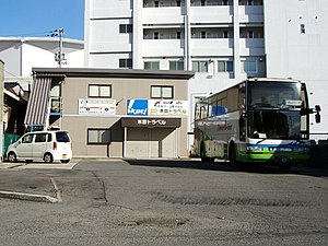 本社と車両