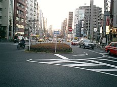 駅出口周辺（2006年3月11日）