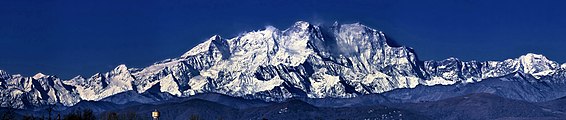 Masyw Monte Rosa od południowo-wschodniej strony. Widok znad jeziora Maggiore