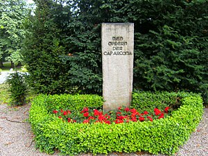 Gedenkstele für 91 Opfer auf dem Kirchenfriedhof der St.-Nicolai-Kirche in Grömitz