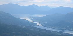 Rossfjordvatnet i forgrunden, Rossfjorden og Malangen længere ude.