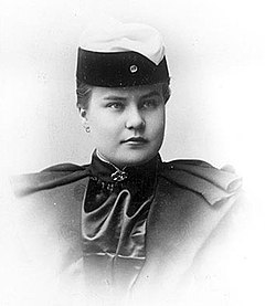 Elvira Willman ylioppilaana vuonna 1894.