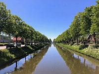 Op de fundamenten van de oude spoorbrug aan de Hoofdvaart ligt nu een fietsbrug