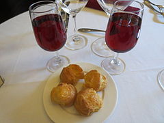 Kir et gougères (cuisine bourguignonne)