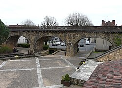 Le viaduc ferroviaire.