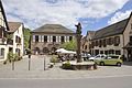 Marktplatz mit Mairie und Richardisbrunnen