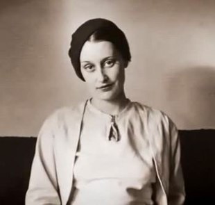 The character of Sally Bowles was based upon Jean Ross, a British cabaret singer with whom Isherwood lived as a roommate in Weimar-era Berlin.