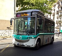 Le bus 40, anciennement Montmartrobus.