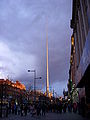 Vue depuis la rue O'Connell à la tombée de la nuit.