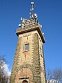 Mobilfunkantennen auf einem Turm.