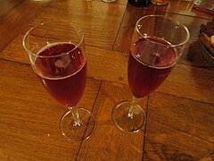 Kir royal avec crème de cassis et crémant de Bourgogne