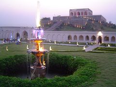 Le Taramati Baradari, ancien caravansérail au sein du jardin persan Ibrahim Bagh.