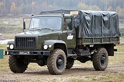 Ein GAZ-3308 der Russischen Streitkräfte auf einer Messe (2016)