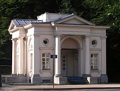 Anciens pavillons d'octroi de la Porte de Namur (entrée du Bois de la Cambre) (2005).