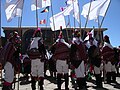 Varones taquileños vestidos para una festividad.