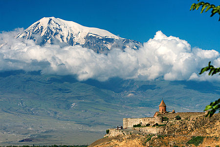 Le monastère de Khor Virap, devant le mont Ararat.