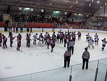 Photographie des joueuses des Stars de Montréal contre celles des Thunders de Brampton sur la patinoire