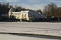 Le casino et le lac en hiver