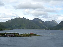 Sildpollnes med kirken ind mod Laupstad