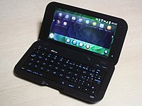 2010年發表的日本第一台採用Android的Smartbook au IS01（日语：IS01）（SHI01）