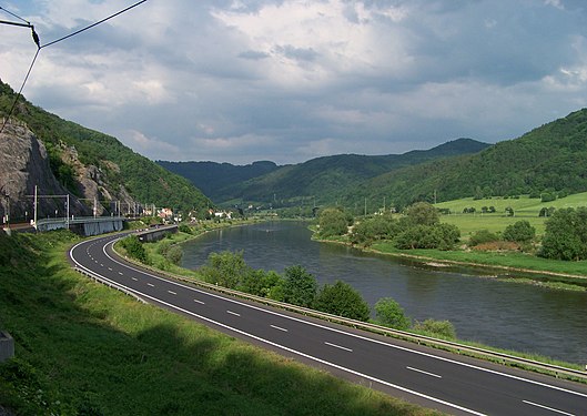 La vallée de l'Elbe près de Malé Březno.