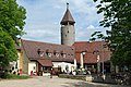 Deutsch: Innenhof der Burg Teck auf der Schwäbischen Alb mit einer Gaststätte. English: Courtyard of the castle Teck with a Restaurant. Swabian Jura in the German Federal State Baden-Württemberg.