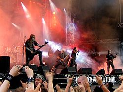 Dimmu Borgir на концерті в 2005 році