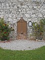 Gedenkstein Karls VI. zum Wiederaufbau der Burg und zur Errichtung der Spiegelfabrik