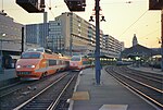 'Nu paro 'e trieni TGV ind'a stazzione Paris Gare de Lyon 'a Parigge