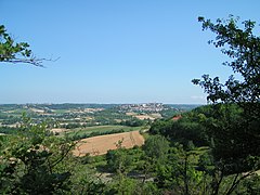 Lauzerte, au nord-ouest.