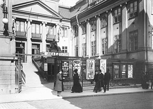 Sveasalen, entré från Hamngatan 18, 1910.