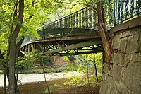 6: Albrechtsbrücke, un ponte pedonale che attraversa il fiume Schwechat nel Baden, Bassa Austria (Niederösterreich). User:K@rl