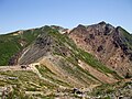 茶臼岳付近より朝日岳を望む