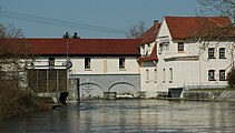 Waterkrachtcentrale (de eerste in Beieren) in de rivier de Amper