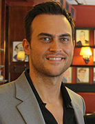 Cheyenne Jackson dans le rôle de Sidney Aaron James