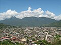 Ciudad de Tingo María, al fondo la Bella Durmiente