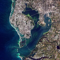 A simulated-color satellite image of the Tampa Bay Area. Taken on ناسا's لندست ۷ satellite.