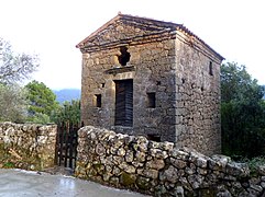 Une chapelle funéraire.