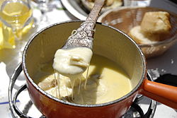 フランス料理 チーズフォンデュ (fondue savoyarde)