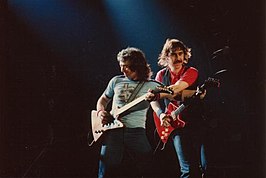 Bernie Marsden (links) en Micky Moody in 1981