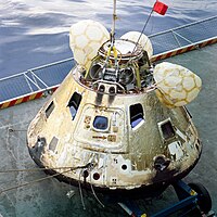 Apollo 8-capsule aan boord van de USS Yorktown, na geland te zijn in de Stille oceaan (NASA)