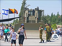 דחפור D9R בתצוגת זרוע היבשה של צה"ל לכבוד יום העצמאות, 2012.