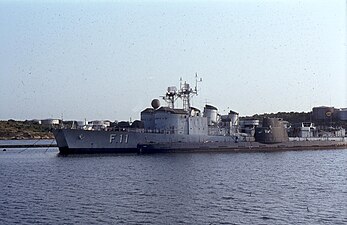 Utrangerade fartyg på Nya Varvet i Göteborg, sommaren 1982.Ubåten HMS Valen, samt Fregatterna HMS Visby (F11) och HMS Sundsvall (F12).