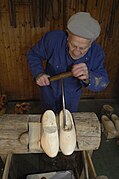 Clogmaking