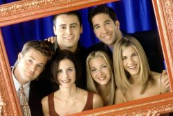 FRIENDS, Matthew Perry, Courteney Cox Arquette, Matt LeBlanc, Lisa Kudrow, David Schwimmer, Jennifer Aniston, (Season 5), 1994-2004, © Warner Bros. / Courtesy: Everett Collection