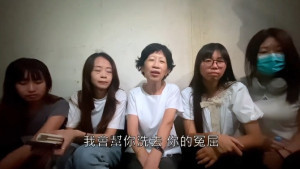 柯文哲妻子陳佩琪中秋節前夕到台北看守所靜坐，向先生喊話「我真的好想念你」「我會幫你洗去你的冤屈」（圖／民眾黨中央組織部Facebook）